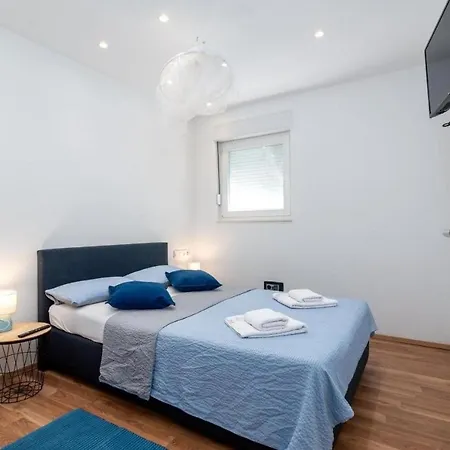 Family-friendly With Swimming Pool Mastrinka, Ciovo - 23984 Lejlighed *