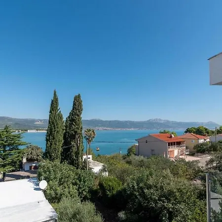 Апартаменти Family-friendly With Swimming Pool Mastrinka, Ciovo - 23984 Трогір