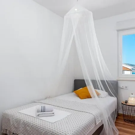 Family-friendly With Swimming Pool Mastrinka, Ciovo - 23984 Lejlighed *