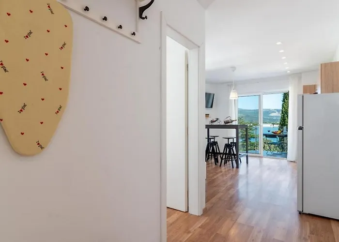 Appartement Family-friendly With Swimming Pool Mastrinka, Ciovo - 23984 *